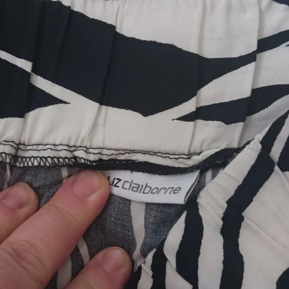 LIZ CLAIBORNE Black & White Elastic Waist, Pocket Skirt SZ XL - Picture 3 of 5